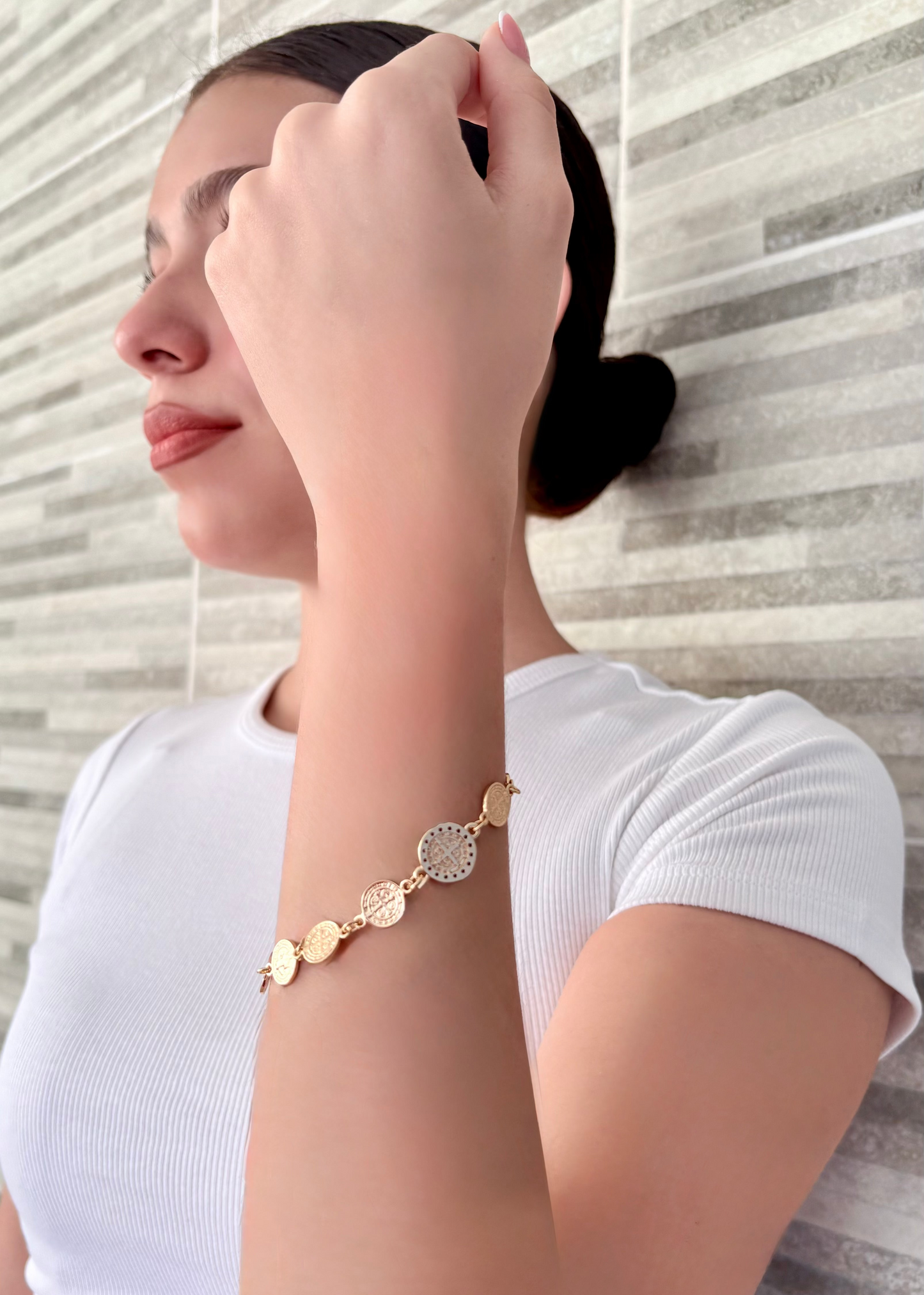 INFYNIA | Pulsera Dorada de San Benito