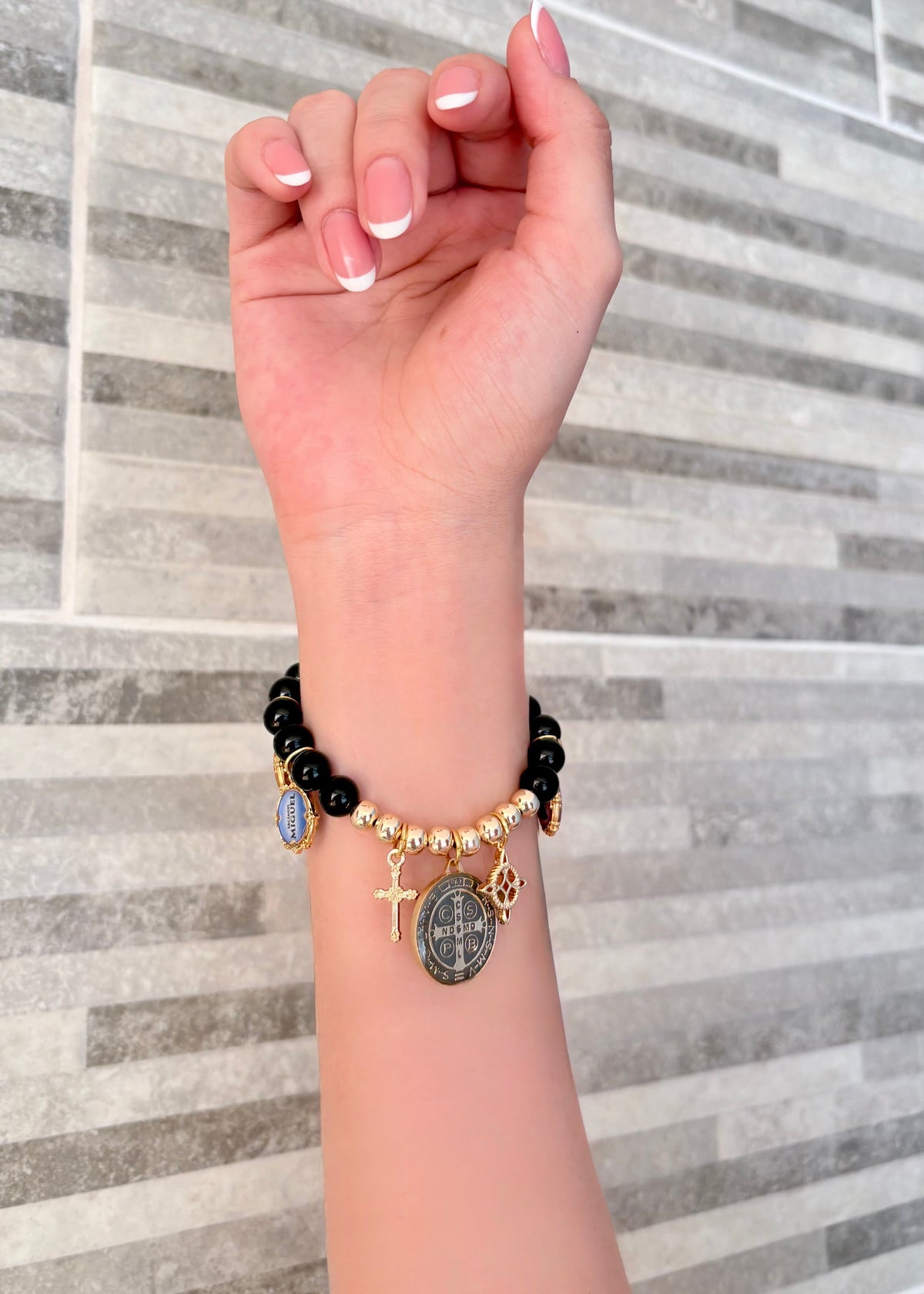 INFYNIA |ONIX Pulsera Arcángeles + Medalla San Benito