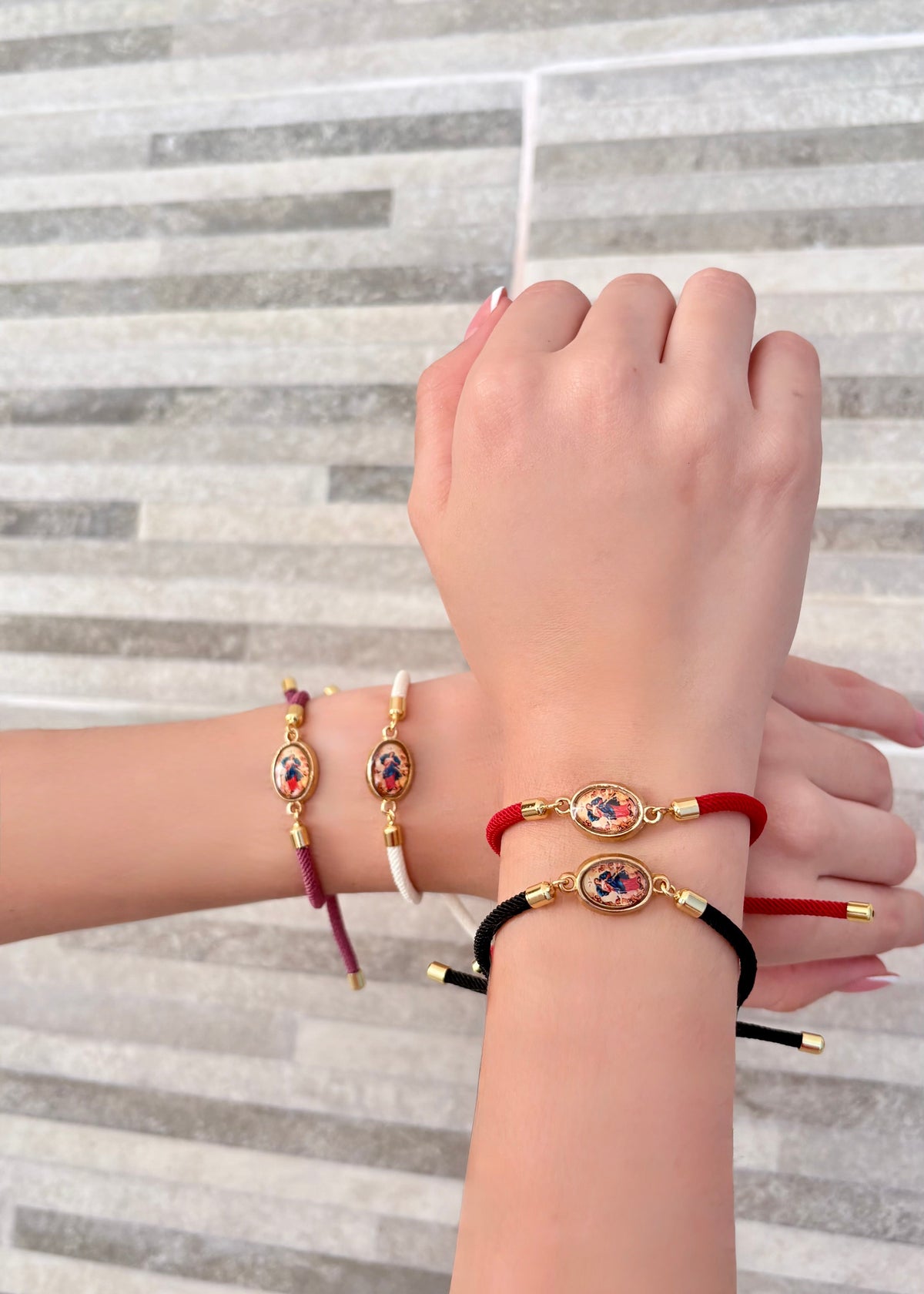 INFYNIA | Pulsera Virgen Desatanudos