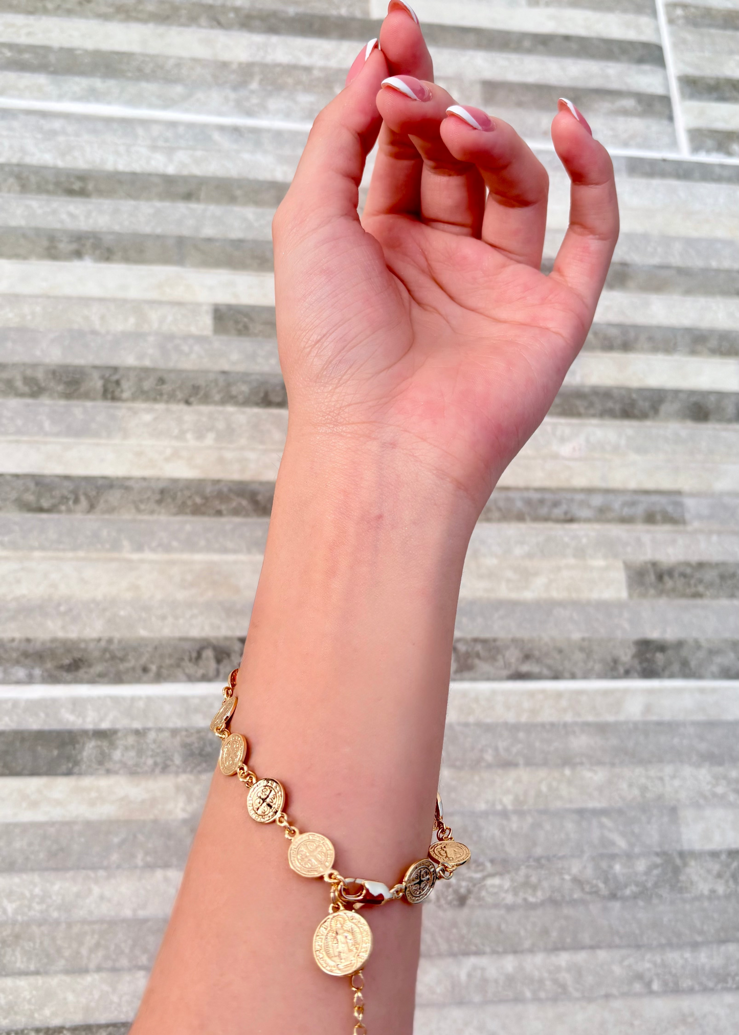 INFYNIA | Pulsera Dorada de San Benito