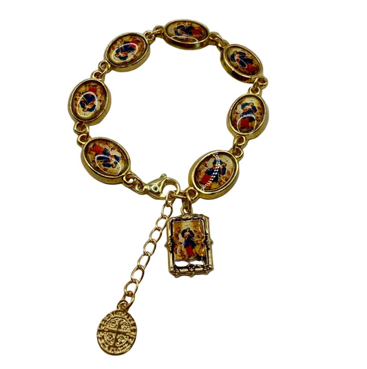 Pulsera dorada de la virgen desata nudos